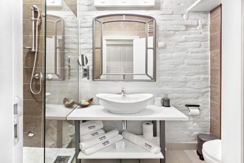 SuperB Luxury Suites - image 13