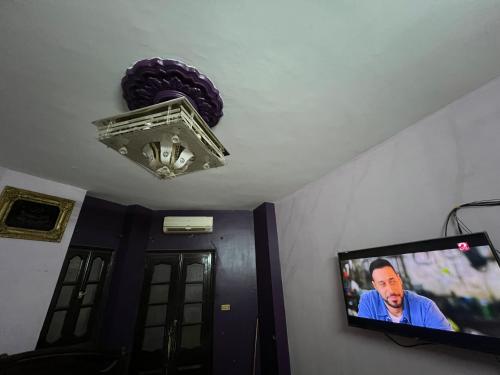 شقه ثلاثه غرف وريسبشن ثلاثه قطع لك بالكامل بها تكييف ف الصاله in Mansoura