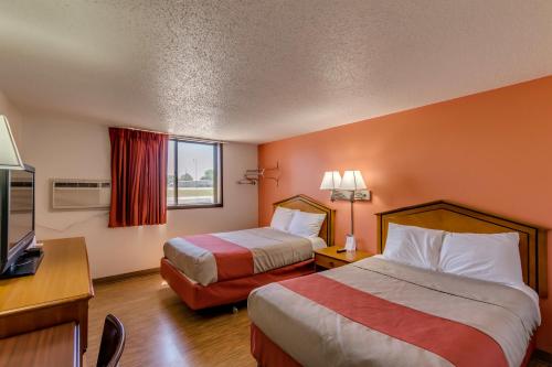 Motel 6-Albert Lea, MN