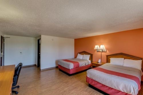 Motel 6-Albert Lea, MN