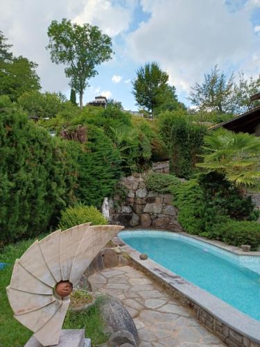 Penthouse in the green with private pool and garden