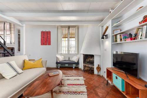 A relaxed bohemian vibe in Old town - image 14