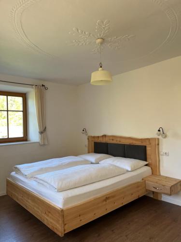 Two-Bedroom Apartment with Mountain View