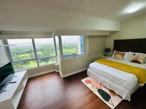 SMTH Suites LOFT at BGC - Yellow Three