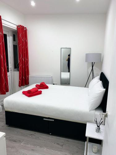 Attractive 2 bed apartments free Wi-Fi and parking