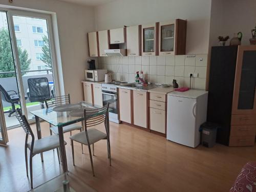 Peškova, byt o 2 pokojích s terasou (Peskova, byt o 2 pokojich s terasou) in โปเวล