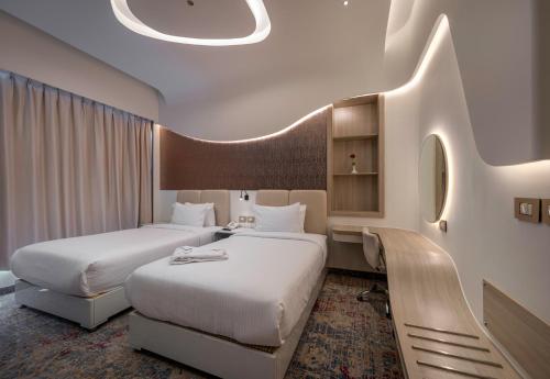 Superior Twin Room with Pool View image 8