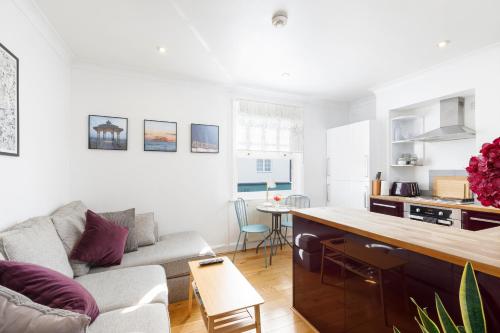 Trendy Central 1 Bed Flat with Roof Terrace