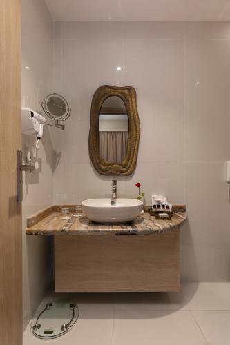 Superior Twin Room with Pool View image 5