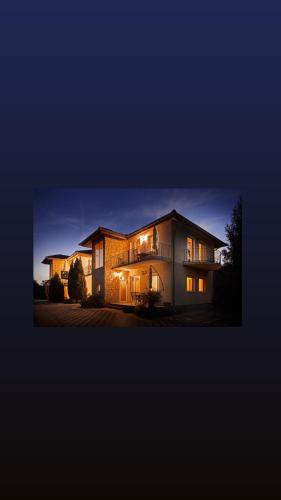 2 bedrooms, 3 beds