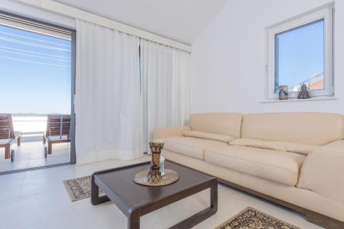 Maki Exclusive Apartments - image 2