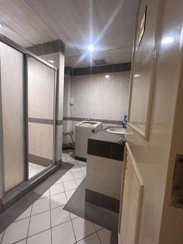 Riverbank suites unit 405 - Tap to explore photos