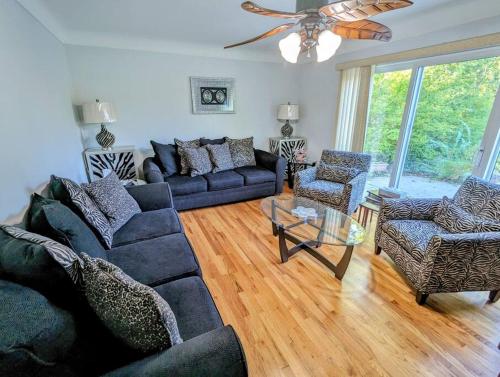 Beautiful Home in Dearborn Heights, Comfy Beds