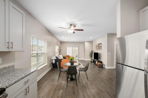 Modern New Build 2BR 2BA Condo w Garage and Patio - image 14