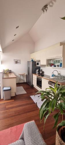 Bright top-floor apartment with terrace - 2 bedrooms - quiet area, 20 min to center, Vídeň (fotografie 7)
