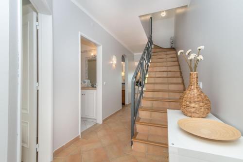 Golden Seaside Villa - Acesso Praia e Piscina Incluído - image 4