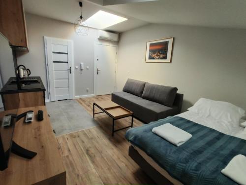 2 twin beds, 1 sofa bed
