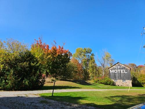 Noble Motel in Moore Falls