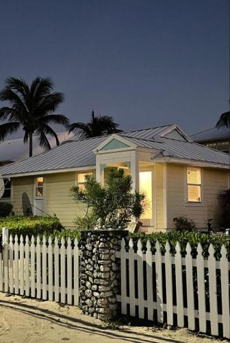 . Conch Club Cottage- Family Suite