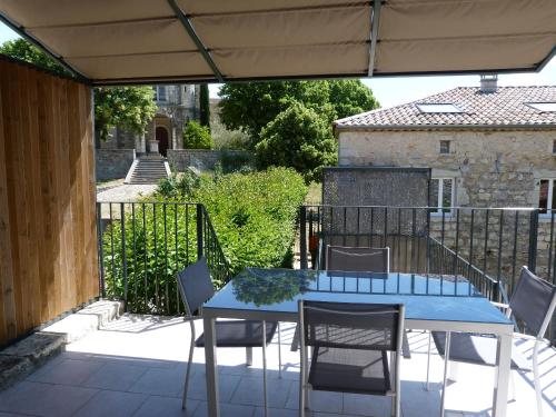 2 bedrooms, 5 beds