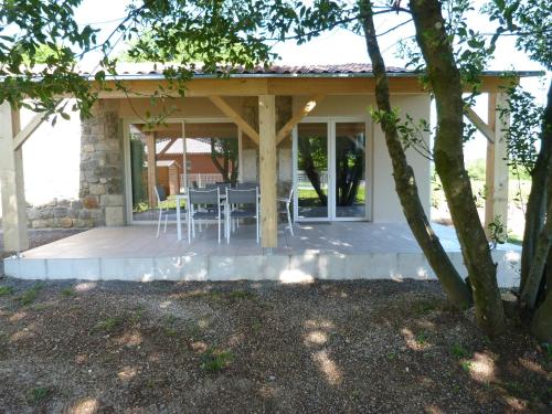 2 bedrooms, 4 beds