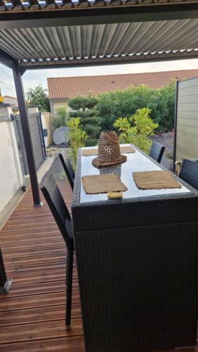appartement pour 4 avec terrasse in Chanos-Curson