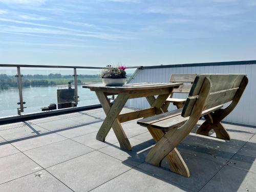 Balkong/terasse, PANORAMA - Exklusives Apartment an der Promenade mit Dachterrasse & Rheinblick in Emmerich am Rhein