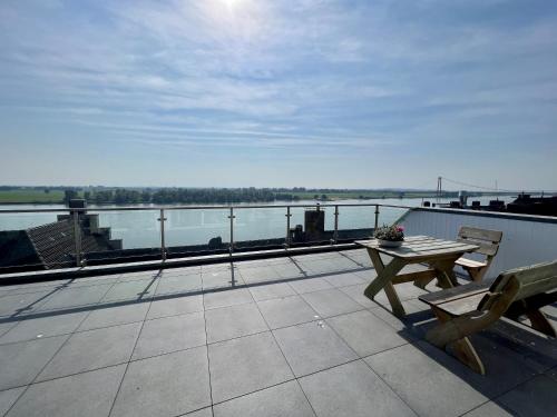 Balkong/terasse, PANORAMA - Exklusives Apartment an der Promenade mit Dachterrasse & Rheinblick in Emmerich am Rhein