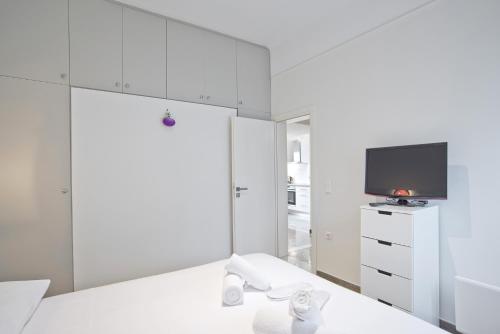 Athina 2BR Apt Fully Equipped Kitchen AC WiFi - image 3