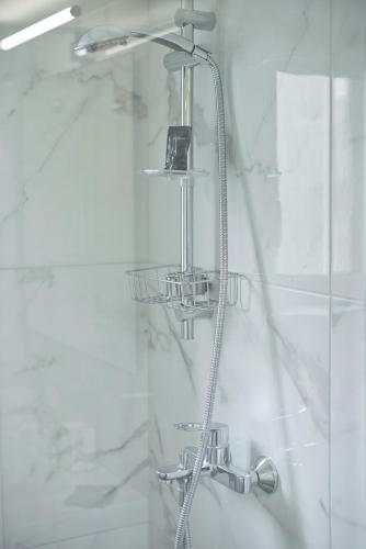 Athina 2BR Apt Fully Equipped Kitchen AC WiFi - image 7