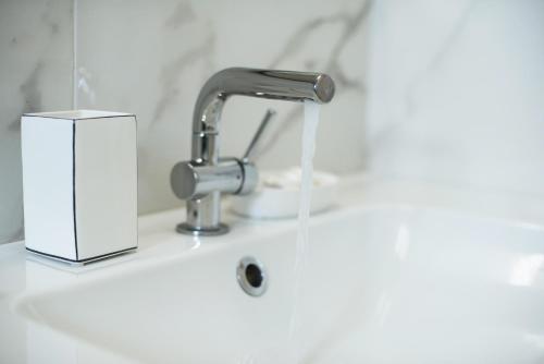 Athina 2BR Apt Fully Equipped Kitchen AC WiFi - image 12