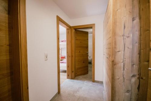 Nedererhof - Zimmer Edelweiß mit Gemeinschaftsküche (Nedererhof - Zimmer Edelweiß mit Gemeinschaftskuche) in Schmirn