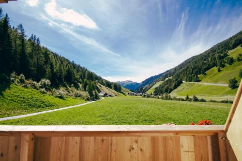  Nedererhof - Zimmer Edelweiß mit Gemeinschaftsküche in Schmirn