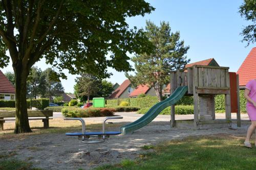 Játszótér, Vakantiehuis de Vennen in Vlagtwedde Parkeren voor de deur in Sellingen