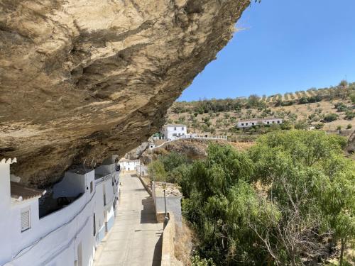 Casa entre Rocas Setenil