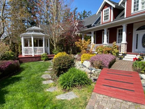 Mae Sweet Home in Surrey, Canada