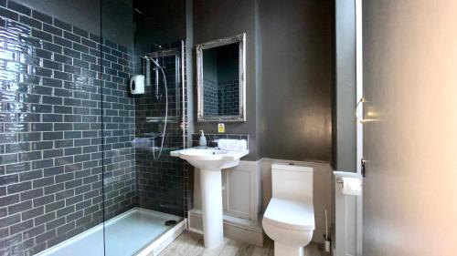 The Clarendon Hotel - image 7