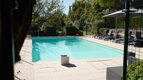 Wisteria - Piscine - Terrasse - Location saisonnière - Azé