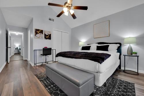 Plush Two Bedroom Retreat. A Home Away From Home! Plush Two Bedroom Retreat. A Home Away From Home!