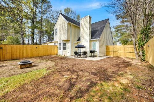 Plush Two Bedroom Retreat. A Home Away From Home! Plush Two Bedroom Retreat. A Home Away From Home!