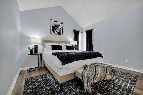 Plush Two Bedroom Retreat. A Home Away From Home! Plush Two Bedroom Retreat. A Home Away From Home!