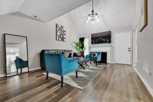 Plush Two Bedroom Retreat. A Home Away From Home! in Riverdale, USA