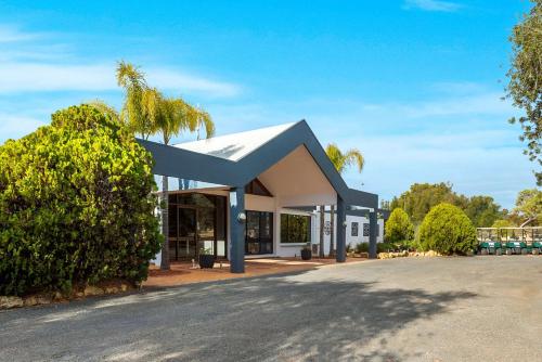 . Comfort Inn & Suites Riverland