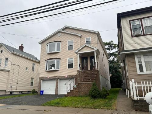 Family Friendly NYC Access 7 Guests in Passaic, USA