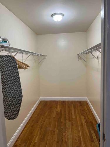 Family Friendly NYC Access 7 Guests in Clifton (New Jersey)