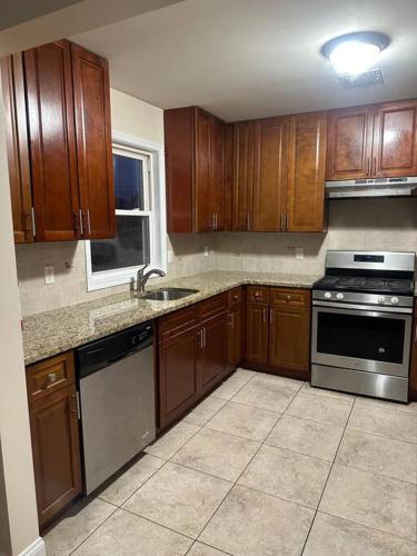 Konyha, Family Friendly NYC Access 7 Guests in Clifton (New Jersey)