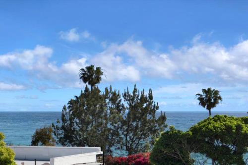 Laguna Beach Modern Home-beach across st/town 1blk in Laguna Beach, USA