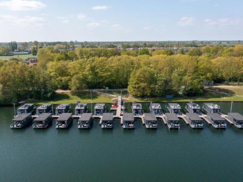 Iekārtas, Houseboat Mookerplas with a view in Mook en Middelaar