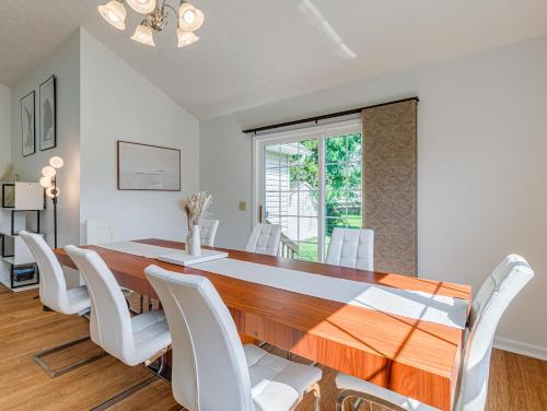 Upscale Home near Blossom, CVNP, Ski Resorts in Cuyahoga Falls, USA