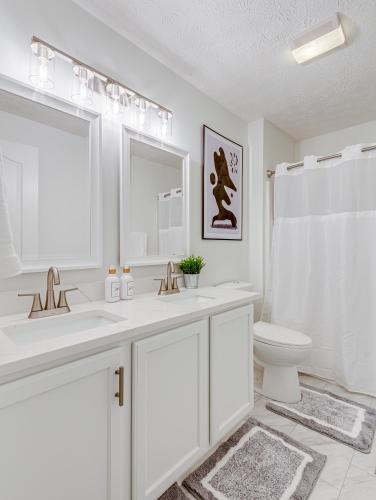 Upscale Home near Blossom, CVNP, Ski Resorts in Cuyahoga Falls, USA
